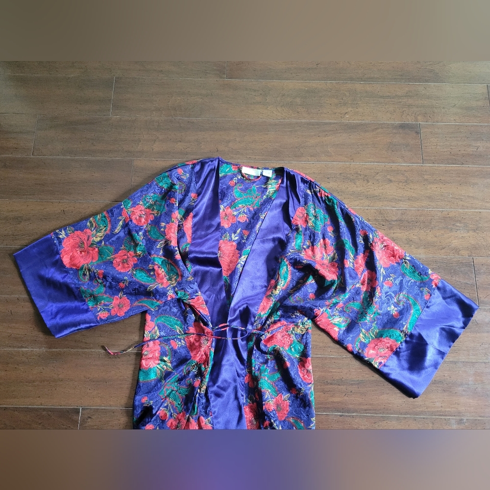 Vintage Victoria's Secret Robe - Picture 4 of 8
